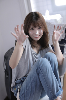 一个女生经常夸另一个女生漂亮